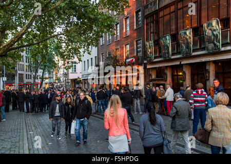 Vieille ville avec de nombreux pubs, Düsseldorf, Allemagne, biergarten, 'Alt Bier" typique des pubs, bars, Banque D'Images