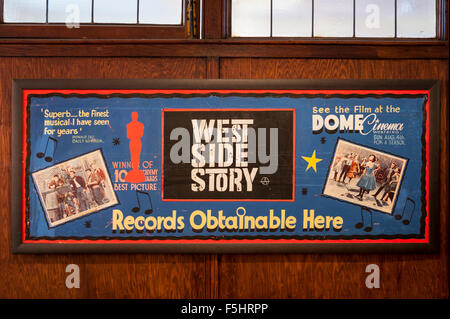 West Side Story affiche de film au cinéma Dome, Worthing, West Sussex, UK Banque D'Images