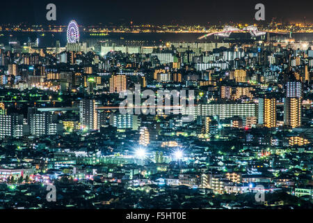 Grande roue de Tokyo et parc Kasai Rinkai gate bridge, vue à partir de la i-Link Ichikawa Ville Ichikawa,ville,la préfecture de Chiba, Japon Banque D'Images
