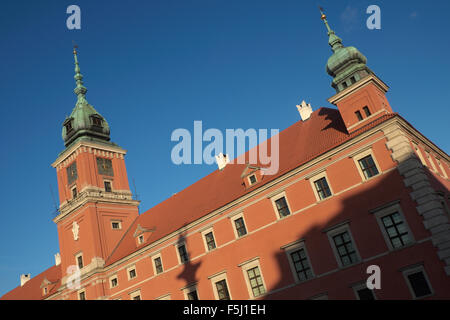 Le Château Royal de Varsovie Pologne Plac Zamkowy dans l'ombre du Roi Sigimunds avec colonne sur mur Banque D'Images