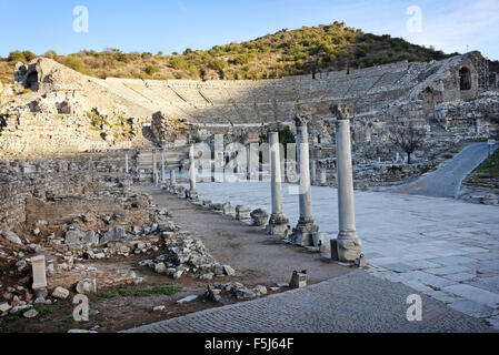 10e siècle avant J.-C. Ephèse Selcuk Izmir Turquie site archéologique de Grand Théâtre Amphithéâtre hellénistique Banque D'Images