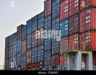 Les conteneurs de fret maritime au port de Rotterdam Banque D'Images