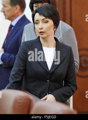 Kiev, Ukraine. Août 28, 2013. Sur cette photo, le 28 août, 2013 l'ex-ministre de la justice ELENA LUKASZ, lors d'une réunion du Cabinet des ministres à Kiev. L'ancien ministre de la Justice ELENA LUKASZ a été arrêté par le Service de sécurité ukrainien (SBU), dans le cadre de l'enquête sur les événements d'Euromaidan, selon les médias locaux. © Serg Glovny/ZUMA/Alamy Fil Live News Banque D'Images