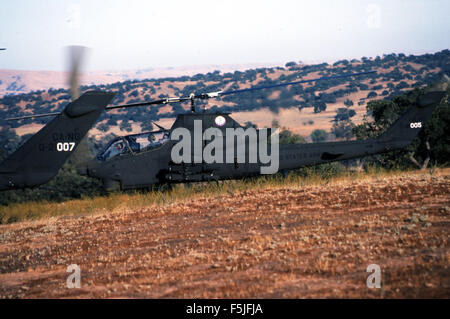 Bell AH-1S 70-16005 1-140e Avn bn CA NG Camp Roberts Banque D'Images