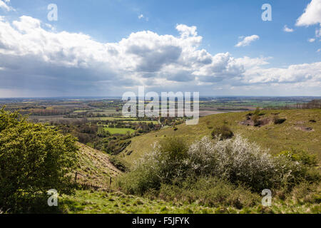 Vue sur la Stour Valley vers Ashford du Wye Downs, Wye, Kent. Angleterre, Royaume-Uni Banque D'Images