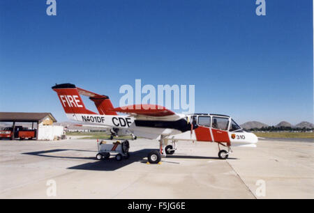 La collection Charles Daniels comprend des photographies de Palm Springs, Californie, capturant à la fois la beauté naturelle et l'architecture humaine de la région. Ces images offrent une perspective historique sur le développement et la culture de la région, mettant en évidence les paysages désertiques uniques et les monuments locaux. Banque D'Images