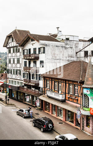 Bâtiments à colombages dans la rue XV de Novembro. Blumenau, Santa Catarina, Brésil. Banque D'Images