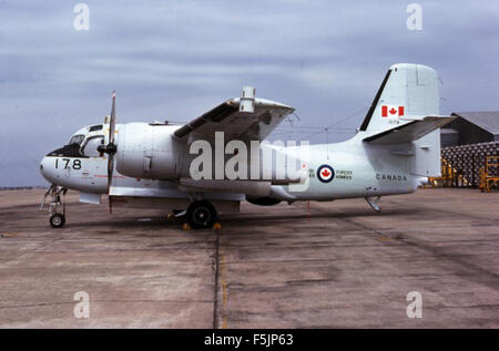 Cette image, qui fait partie de la collection de diapositives René Francillon, montre probablement un moment historique important de l'aviation, potentiellement un avion ou un système d'aviation. Banque D'Images