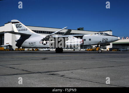 Cette image fait partie de la collection de diapositives René Francillon, mettant en valeur divers sujets historiques et culturels capturés dans des diapositives photographiques. La collection offre un regard détaillé sur les événements et les personnes passés, préservés par le biais de la photographie. Banque D'Images