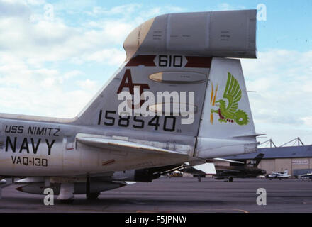 Cette image fait partie de la collection de diapositives René Francillon, documentant des événements historiques, des lieux et des personnes à travers des diapositives photographiques, conservées à des fins d'archivage. Banque D'Images