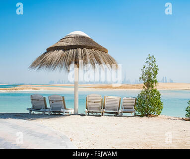 Vue sur l'Île Liban beach resort sur l'île, un homme fait partie du monde au large de la côte de Dubaï en Émirats Arabes Unis Banque D'Images