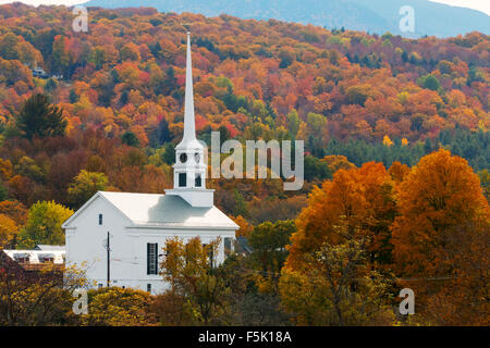 L'église communautaire de Stowe en automne, Stowe, Vermont VT USA Banque D'Images