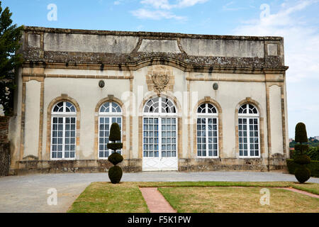 Orangerie dans les jardins de la cathédrale Saint-Etienne à Limoges, Limousin, Haute-Vienne, France. Banque D'Images