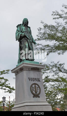 Valentin Vodnik monument à Ljubljana, Slovénie. Vodnik était un prêtre carnioliennes, journaliste et poète d'origine slovène. Son bron Banque D'Images