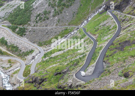 Trollstigen, Troll's sentier, route de montagne serpentine en Norvège Banque D'Images