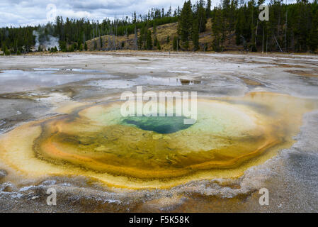 Piscine chromatique, Upper Geyser Basin, Parc National de Yellowstone, Wyoming, USA Banque D'Images