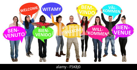 Bienvenue réfugiés dans différentes langues groupe de jeunes isolés gens ethniques multiples Banque D'Images