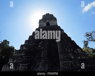 Tikal, Guatemala. 18 avr, 2012. Je Temple Tikal dans la place principale au Guatemala. © Julie Rogers/ZUMAPRESS.com/Alamy Live News Banque D'Images