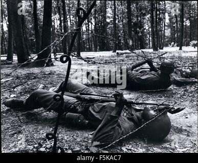 1968 - Centre de formation de l'Armée Fort Dix, New Jersey. Apprentissage de l'Arbed fil. (Crédit Image : © Keystone Photos USA/ZUMAPRESS.com) Banque D'Images