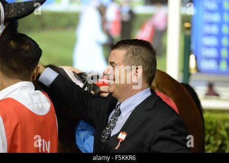 L'hippodrome de Meydan, eau. 5 novembre, 2015. Doug Watson l'entraîneur d'Etijaah après course 4 le handicap 84-99 pur-sang à Meydan Crédit : Tom Morgan/Alamy Live News Banque D'Images