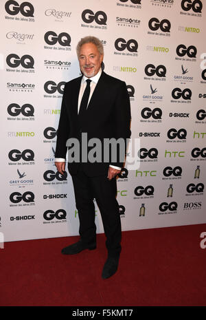 Berlin, Allemagne. 5Th Nov, 2015. Tom Jones arrive pour le GQ de l'année à Berlin, Allemagne, 5 novembre 2015. Photo : Jens Kalaene/dpa/Alamy Live News Banque D'Images