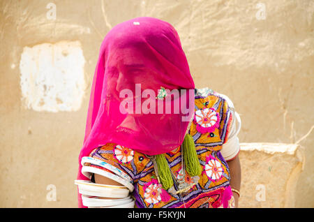 Femme en voile, Jaisalmer, Rajasthan, Inde, Asie, pas de mr Banque D'Images