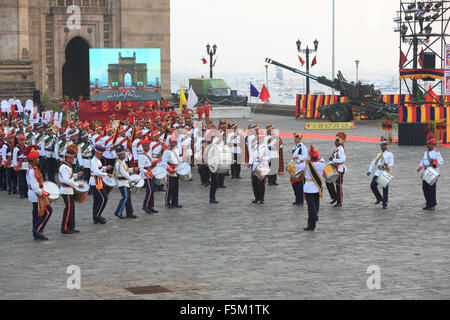 Les tambours et cornemuseurs sac de dogra regiment, gateway, Mumbai, Maharashtra, Inde, Asie Banque D'Images