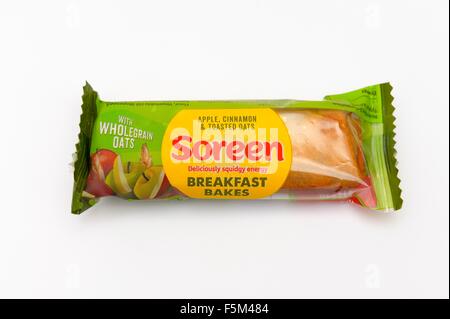 Petit-déjeuner Soreen cuit pomme cannelle l'avoine grillée Banque D'Images