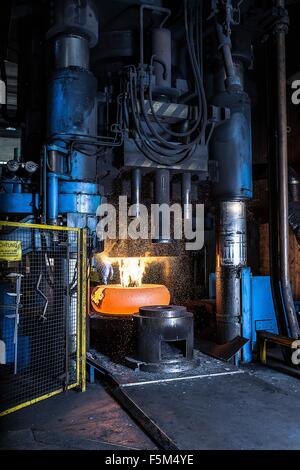 L'élaboration de la machine de fabrication d'acier fonderie de red hot Banque D'Images