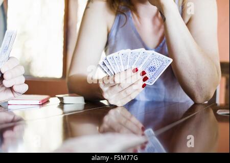 Cropped shot of young woman playing cards Banque D'Images