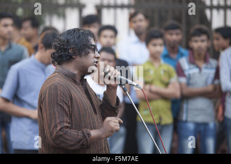 Dhaka, Bangladesh. Nov 6, 2015. Les militants du Bangladesh se sont réunis à une protestation contre l'assassinat d'auteurs et l'éditeur à Dhaka, Bangladesh, le 6 novembre 2015. © Suvra Kanti Das/ZUMA/Alamy Fil Live News Banque D'Images