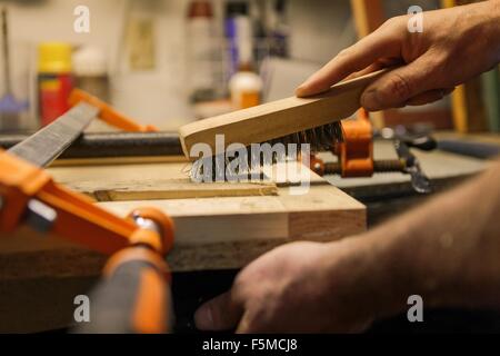 Artiste travaillant en atelier Bois, close-up Banque D'Images