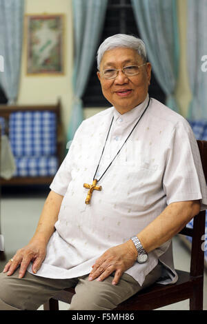 L'évêque catholique romain D. Dinualdo Gutierrez, Diozese de Marbel, Mindanao, Philippines Banque D'Images