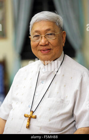 L'évêque catholique romain D. Dinualdo Gutierrez, Diozese de Marbel, Mindanao, Philippines Banque D'Images