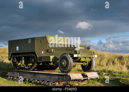 La Seconde Guerre mondiale, le personnel du transporteur / demi-piste M3 / M3 halftrack à Utah Beach, Lessay, Normandie, France Banque D'Images