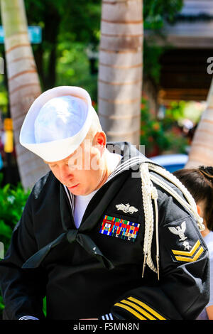 US Navy, le maître de deuxième classe dans son uniforme à la Memorial Day Parade à Sarasota FL Banque D'Images