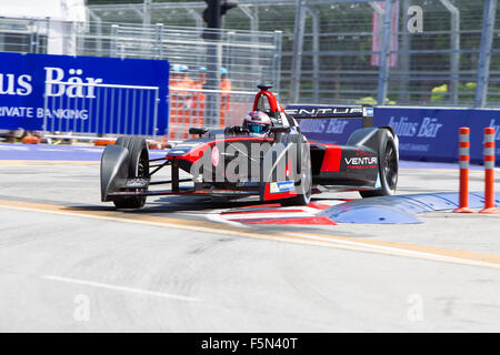 Putrajaya, Malaisie - 7 novembre, 2015 : Stéphane Sarrazin de Venturi de l'équipe quitte son tour à FIA Formula 2-e championnat ePrix Putrajaya, Malaisie Crédit : Chung Jin Mac/Alamy Live News Banque D'Images