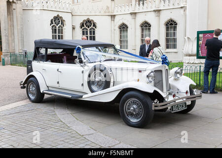 Une voiture stylisée Beauford vintage Banque D'Images