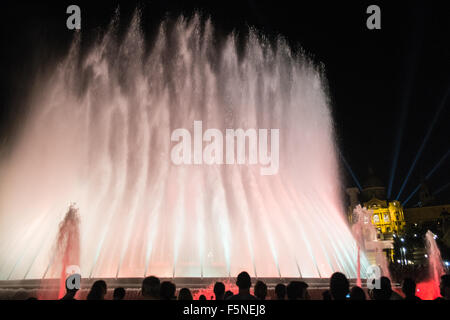 Palais de Montjuic. Barcelone Palau Nacional,allumé,allumé jusqu'à la Fontaine Magique de Montjuic Barcelone,Espagne,Catalogne,, Banque D'Images