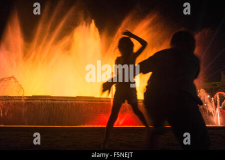 Palais de Montjuic. Barcelone Palau Nacional,allumé,allumé jusqu'à la Fontaine Magique de Montjuic Barcelone,Espagne,Catalogne,, Banque D'Images