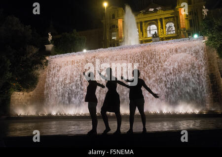 Palais de Montjuic. Barcelone Palau Nacional,allumé,allumé jusqu'à la Fontaine Magique de Montjuic Barcelone,Espagne,Catalogne,, Banque D'Images