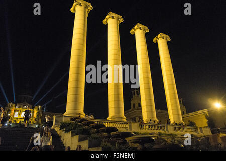 Allumé,allumé en colonnes pour Fontaine Magique de Montjuic Barcelone,Espagne,Catalogne,architecture,, Barcelone, Catalogne, bâtiments, Banque D'Images