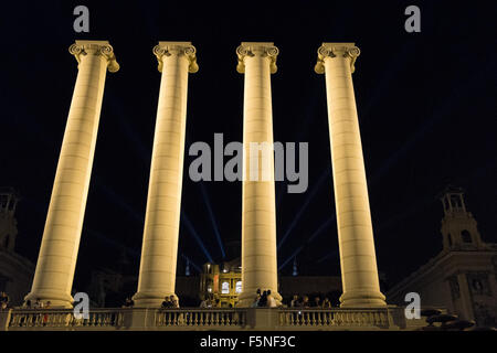 Allumé,allumé en colonnes pour Fontaine Magique de Montjuic Barcelone,Espagne,Catalogne,architecture,, Barcelone, Catalogne, bâtiments, Banque D'Images