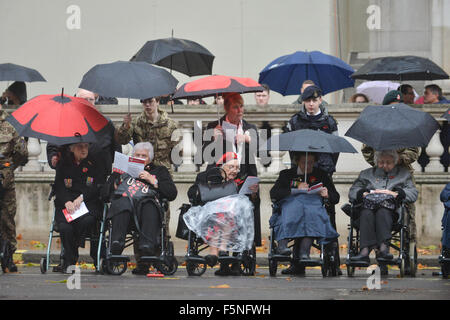 Whitehall, Londres, Royaume-Uni. 7 novembre 2015 l'Association des veuves de guerre Service du souvenir au monument commémoratif à Londres Banque D'Images