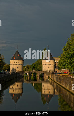 Les tours Broel font partie de la dernière partie de la muraille médiévale de la ville belge de Courtrai. Banque D'Images