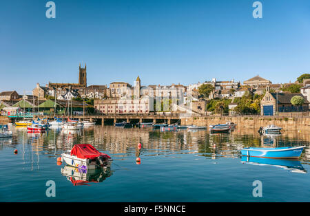 Vue sur le port de Penzance à Cornwall, Angleterre, Royaume-Uni Banque D'Images