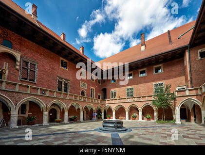 Cour intérieure de l'Université Jagiellonian, Collegium Maius, Cracovie, Pologne Banque D'Images