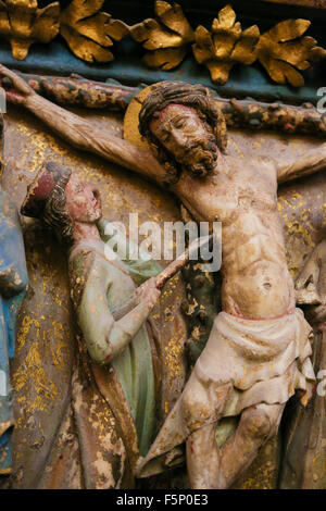 Statue de Jésus et Saint Longinus, le soldat romain qui perça le Christ dans son côté avec une lance, dans la cathédrale de Leon Banque D'Images