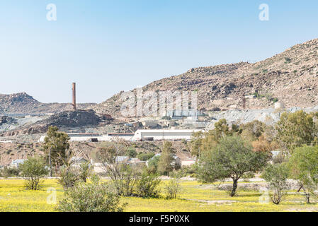 NABABEEP, AFRIQUE DU SUD - le 17 août 2015 : La mine de cuivre de Nababeep, une petite ville minière dans le Nord du Namaqualand. Min Banque D'Images