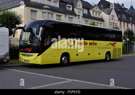 L'Irisbus Magelys Pro coach, inscription WUN OS 66, appartenant à Reiseagentur O Sole Mio à Selb, dans Traben, Allemagne Banque D'Images